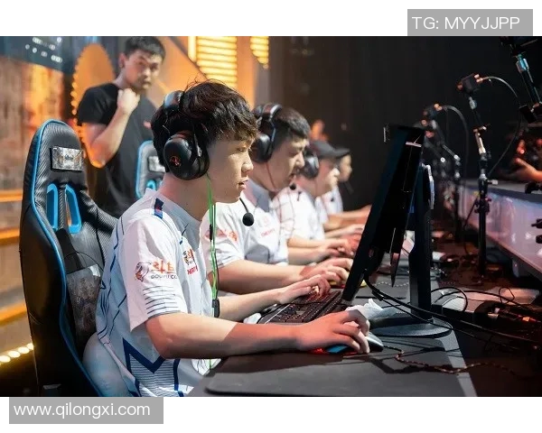 电竞女将黄娜专访回顾和平精英成长之路与赛事精彩瞬间